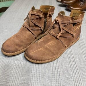 Born Tarkiln Ankle Boots Booties Shoes Womens 10 Brown Distressed Suede Side Zip